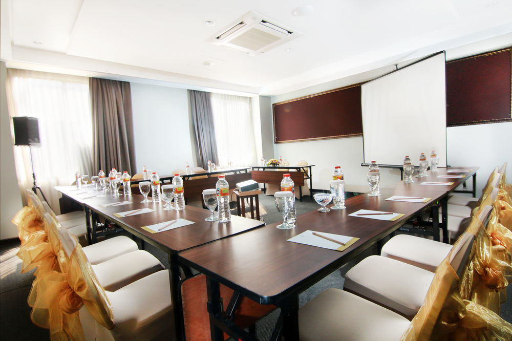 Hotel Atrium Premiere Yogyakarta Ambarukmo 3*